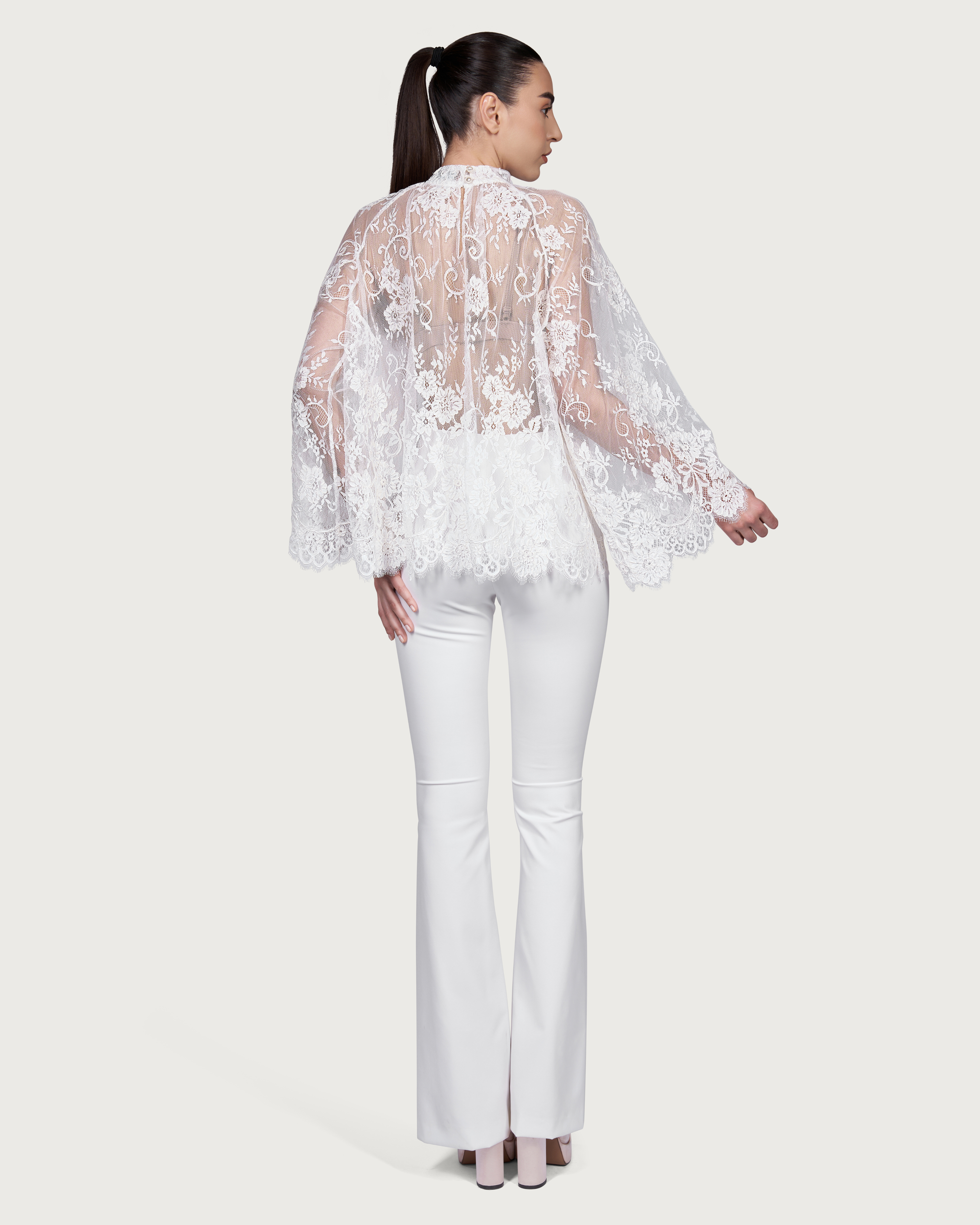 Bluza cu Dantela Florala