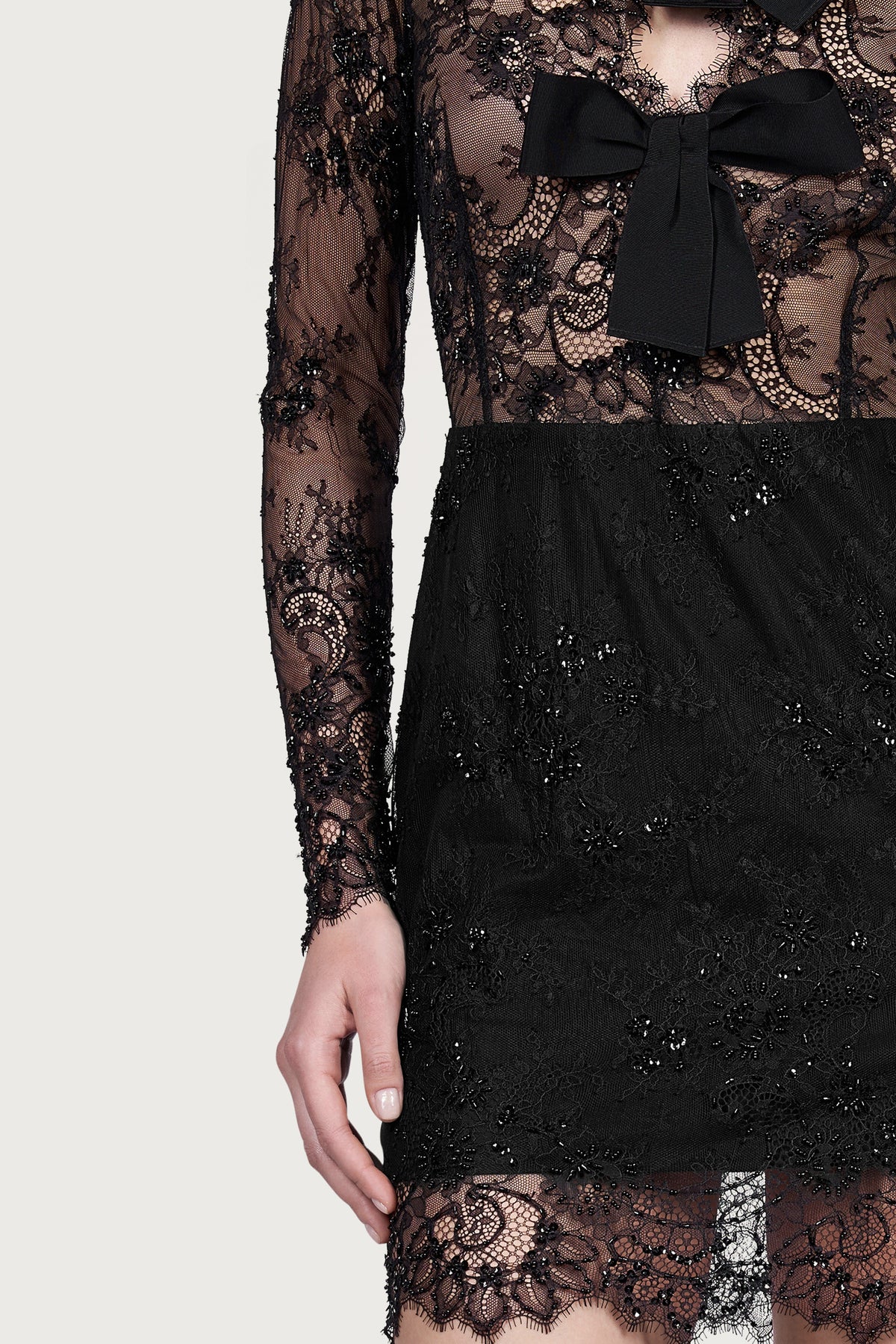 Rochie mini din dantela brodata cu funde
