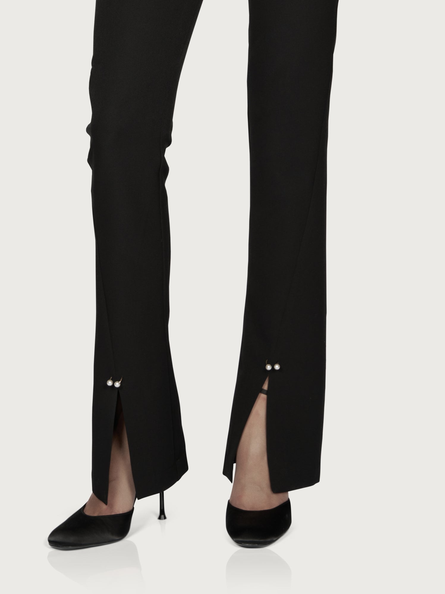 Pantaloni din Material Elastic cu Decupaje Negru