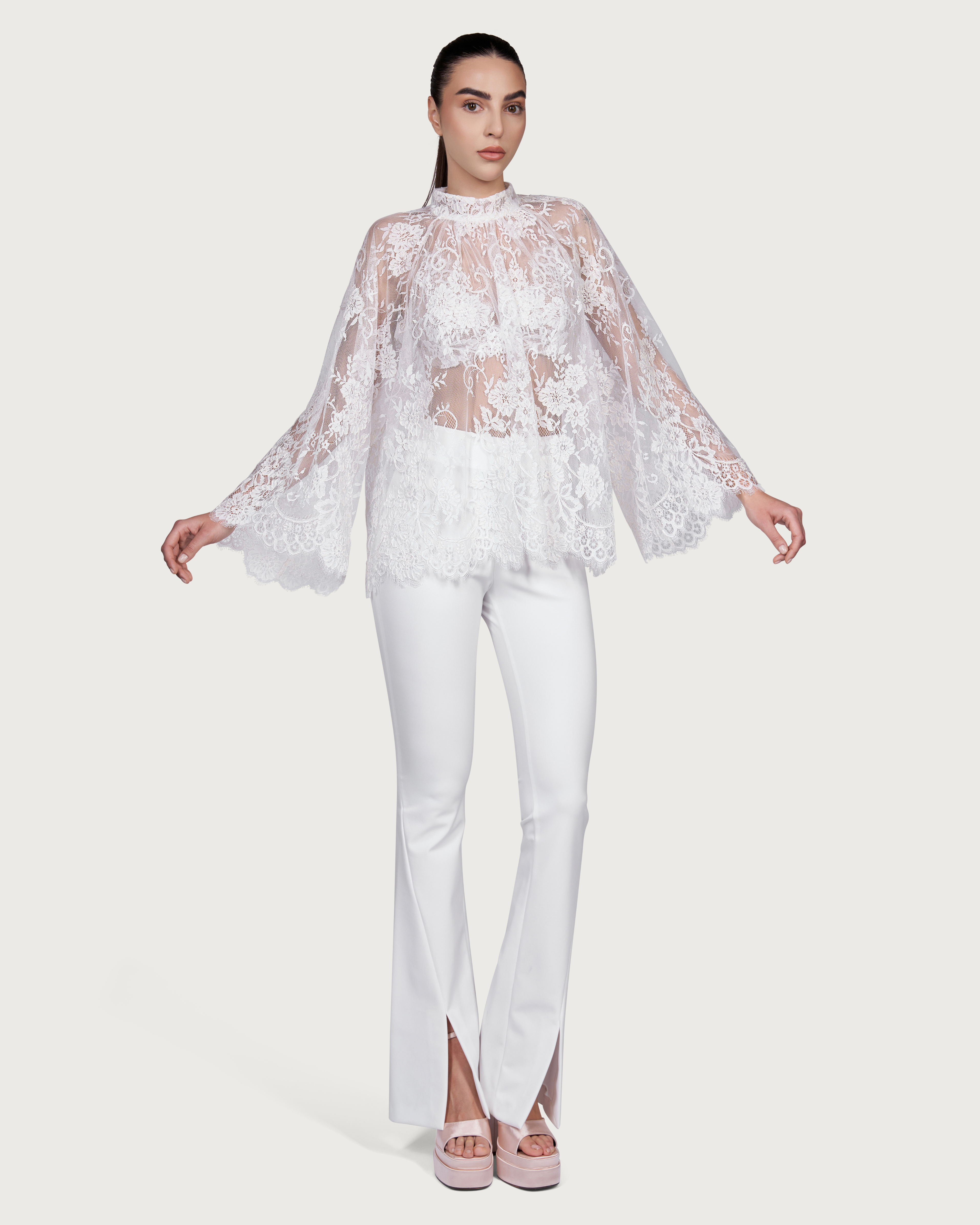 Bluza cu Dantela Florala