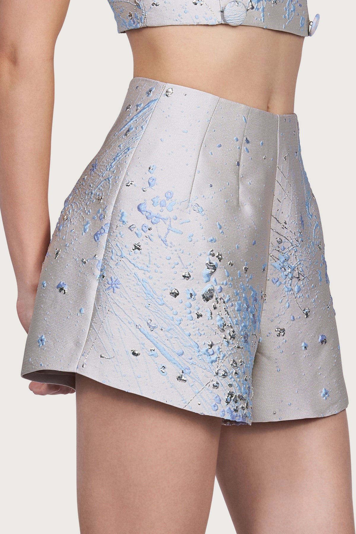 Pantaloni Scurti din Brocard Alb Perlat
