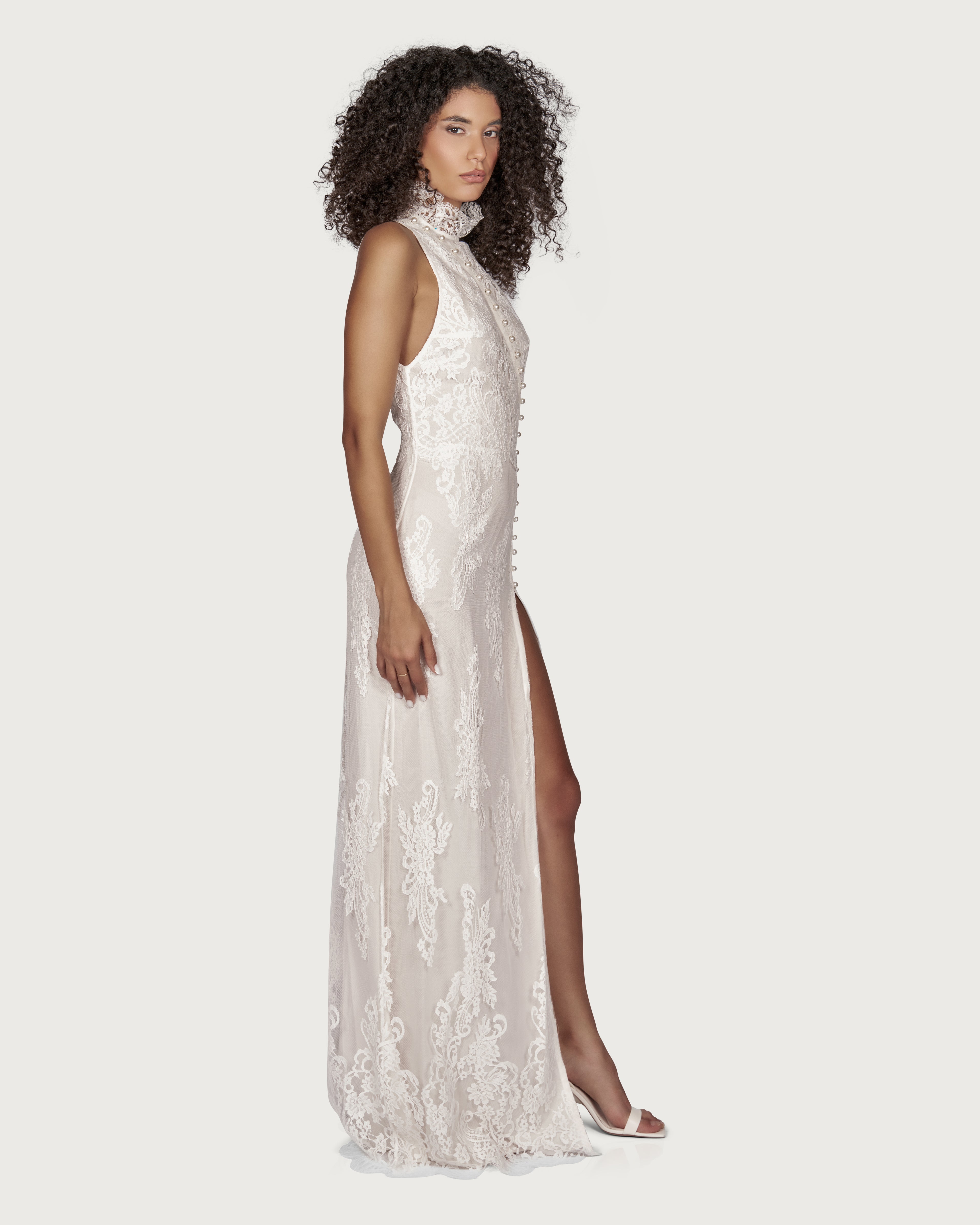 Rochie Maxi din Dantela Florala cu Nasturi Perlati